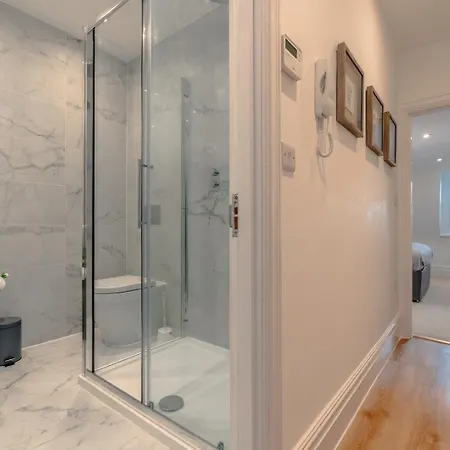 Daire Period Penthouse In Clifton Village Bristol