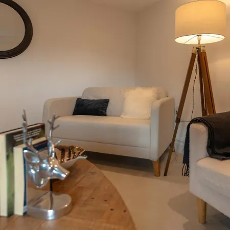 Period Penthouse In Clifton Village アパート