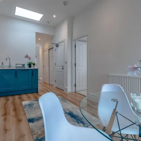 Period Penthouse In Clifton Village