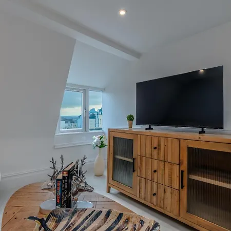 Apartament Period Penthouse In Clifton Village *