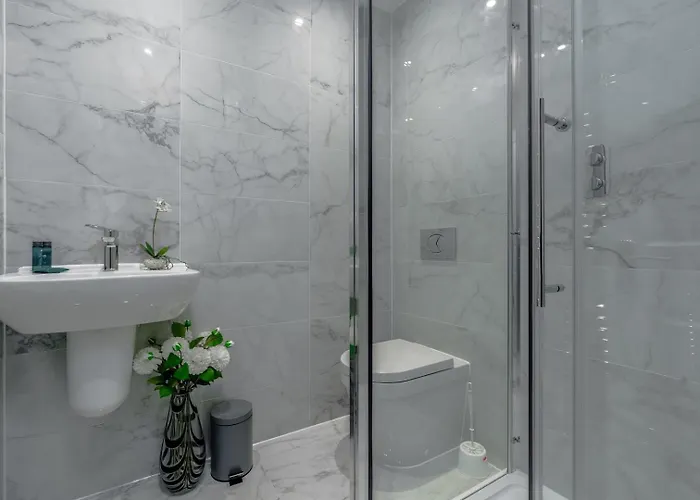 Period Penthouse In Clifton Village Apartament