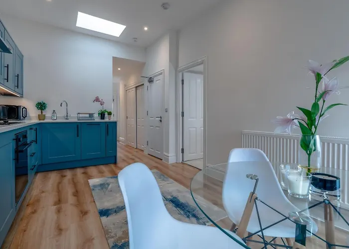 Period Penthouse In Clifton Village