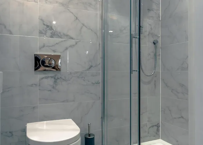 Period Penthouse In Clifton Village *