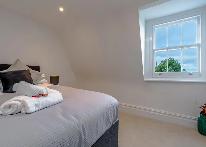 Period Penthouse In Clifton Village Apartament *