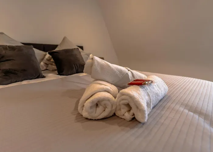 Period Penthouse In Clifton Village *