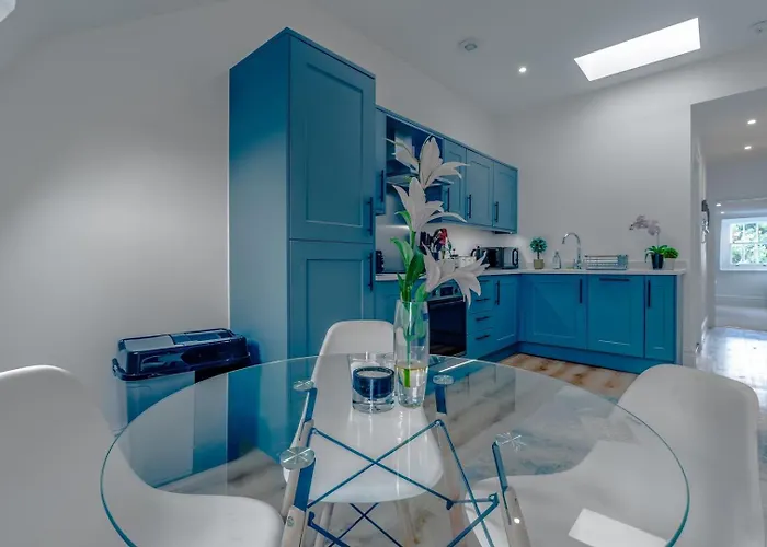 Period Penthouse In Clifton Village Apartment