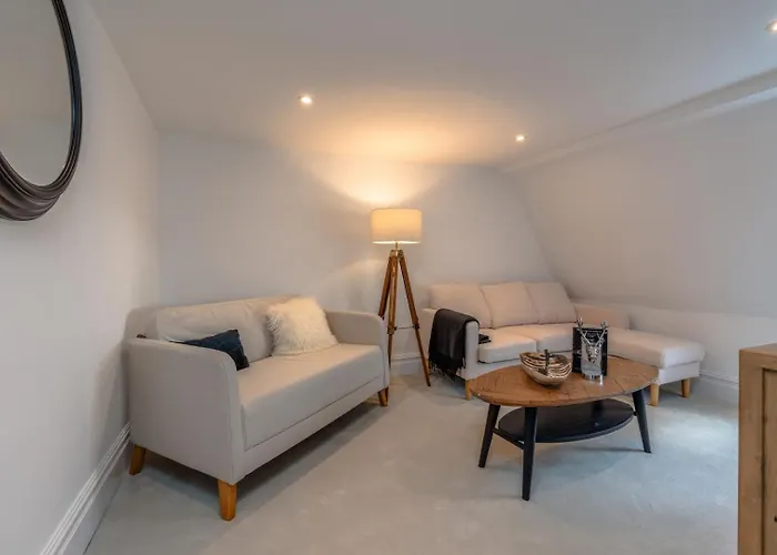 Apartment Period Penthouse In Clifton Village Bristol