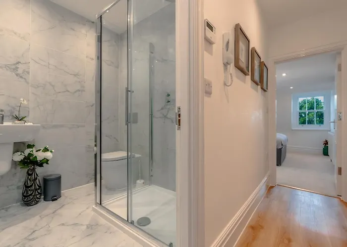 Apartment Period Penthouse In Clifton Village Bristol