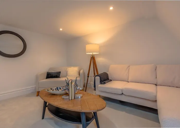 Period Penthouse In Clifton Village Apartment