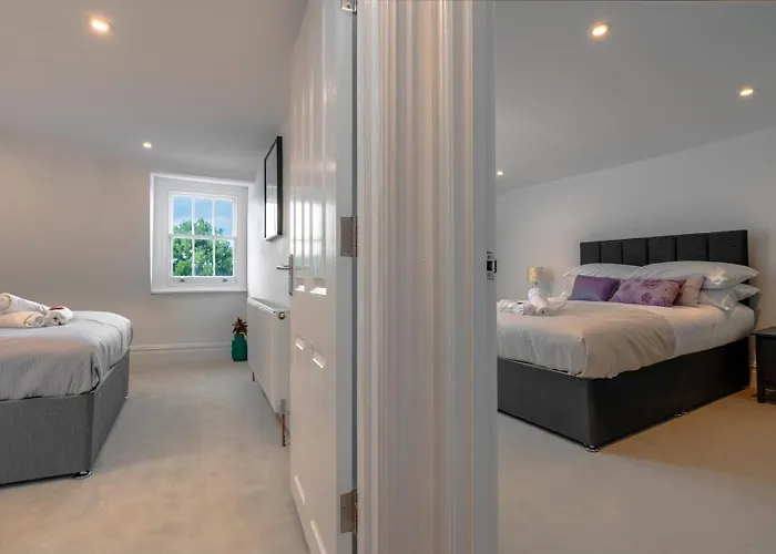 Period Penthouse In Clifton Village Apartment