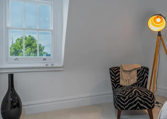 Apartment Period Penthouse In Clifton Village Bristol